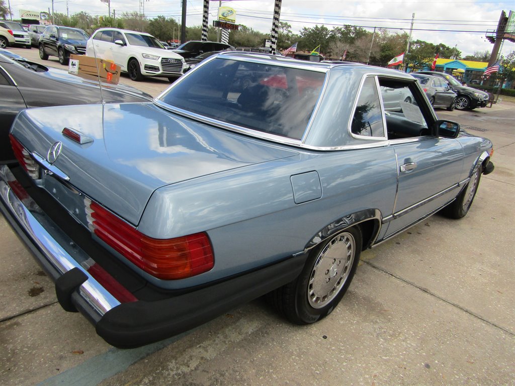 1988 Mercedes-Benz 560 - $11,000