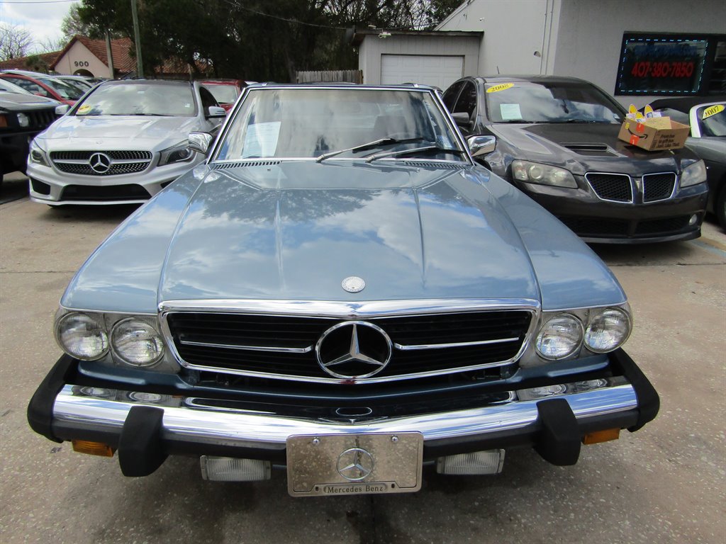 1988 Mercedes-Benz 560 - $11,000