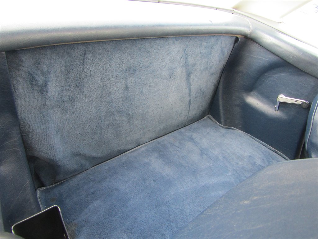 1988 Mercedes-Benz 560 - $11,000