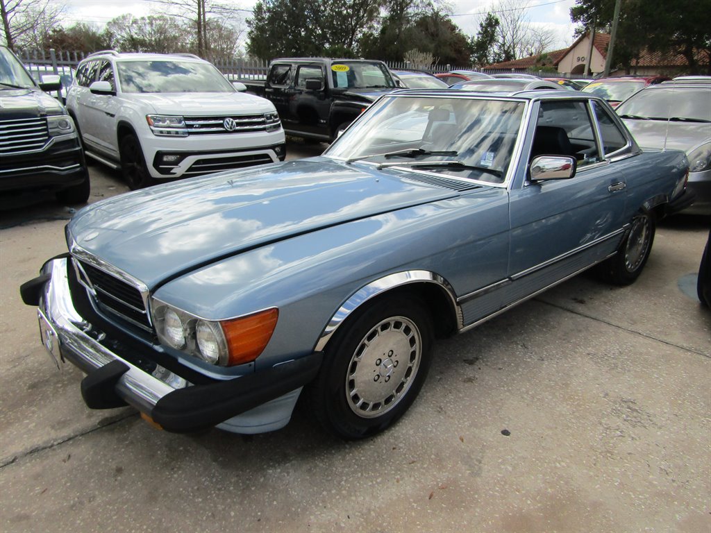 1988 Mercedes-Benz 560 - $11,000