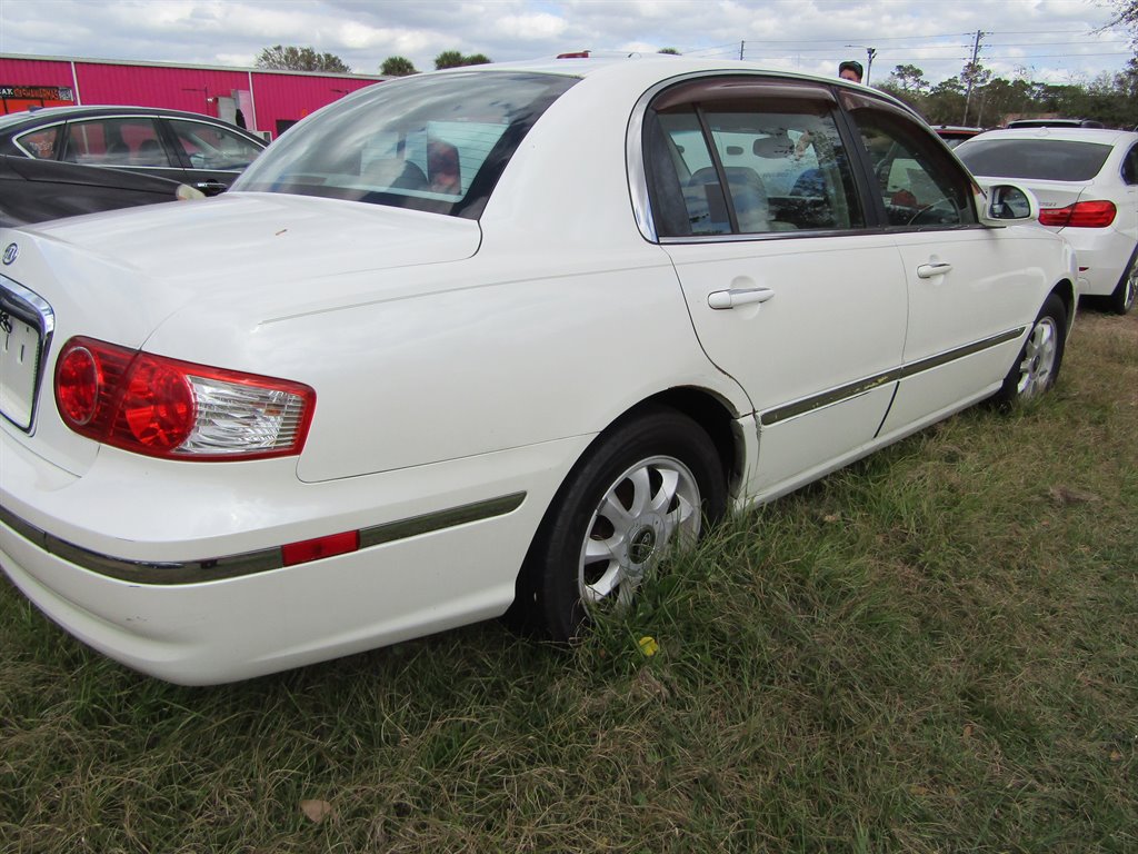2006 Kia Amanti - $2,999