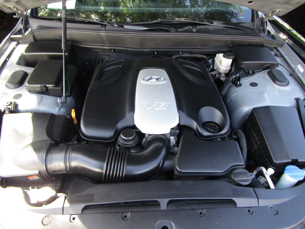 2011 Hyundai Genesis 4.6L V8 photo