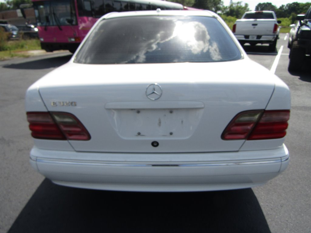 2000 Mercedes-Benz E-Class E320 photo