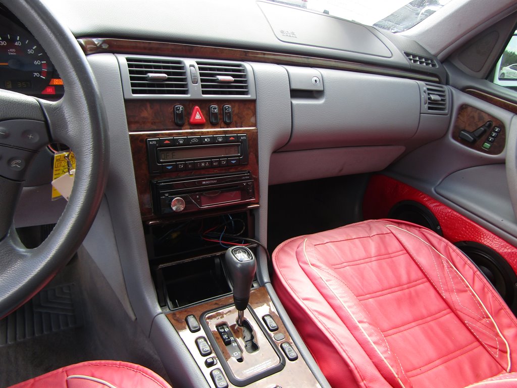 2000 Mercedes-Benz E-Class E320 photo
