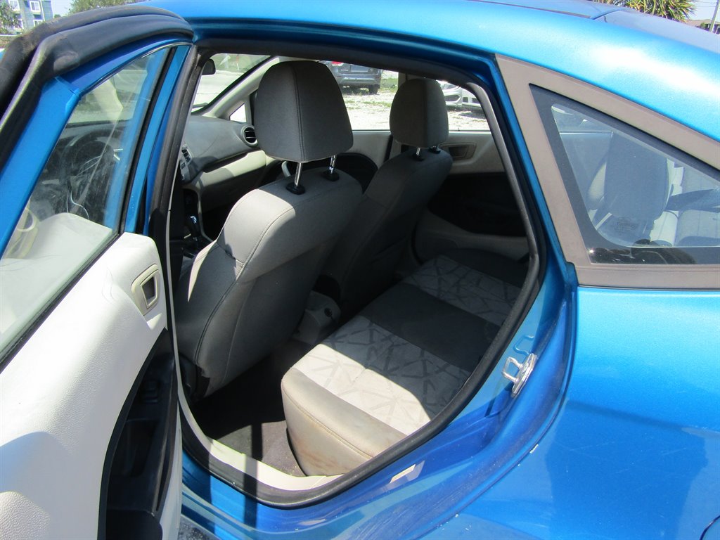 2013 Ford Fiesta SE photo