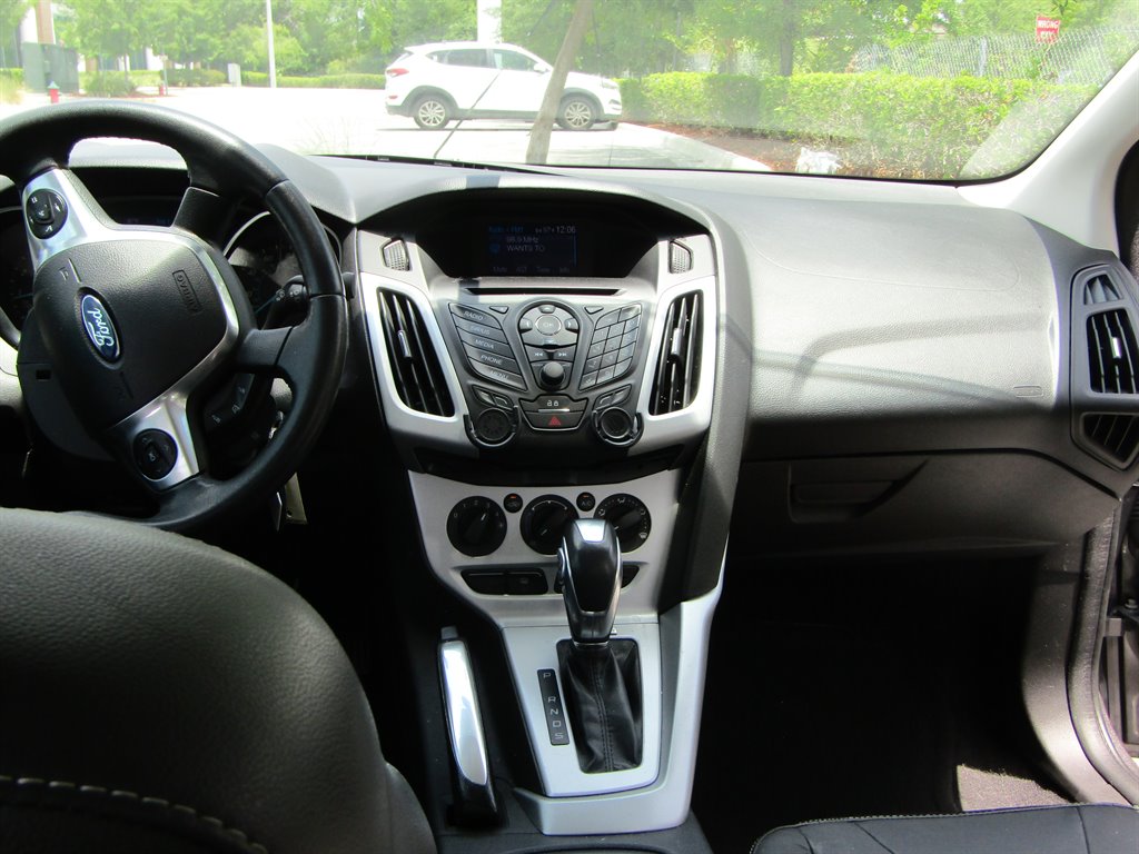 2014 Ford Focus SE photo