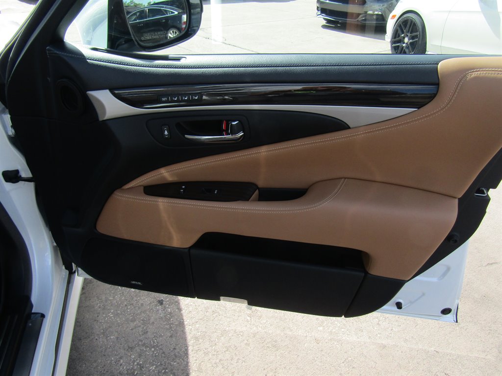 2017 Lexus LS - $21,000