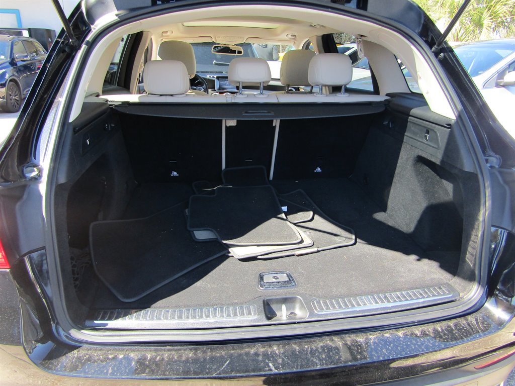 2017 Mercedes-Benz C-Class - $11,000