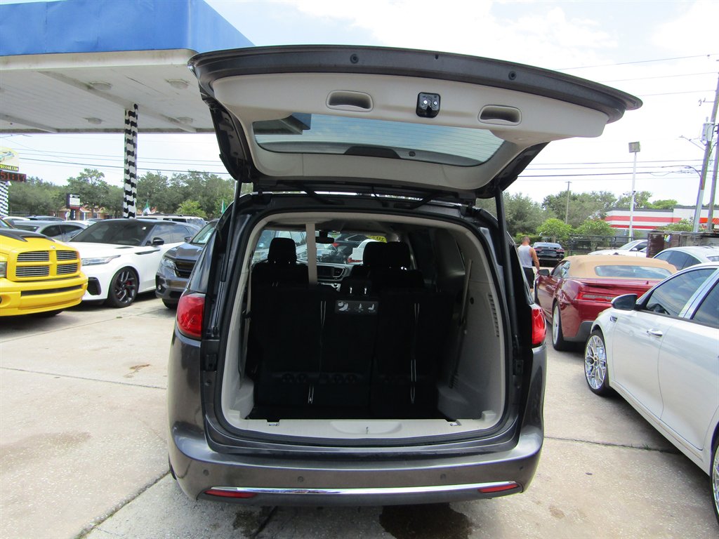 2020 Chrysler Pacifica - $11,999