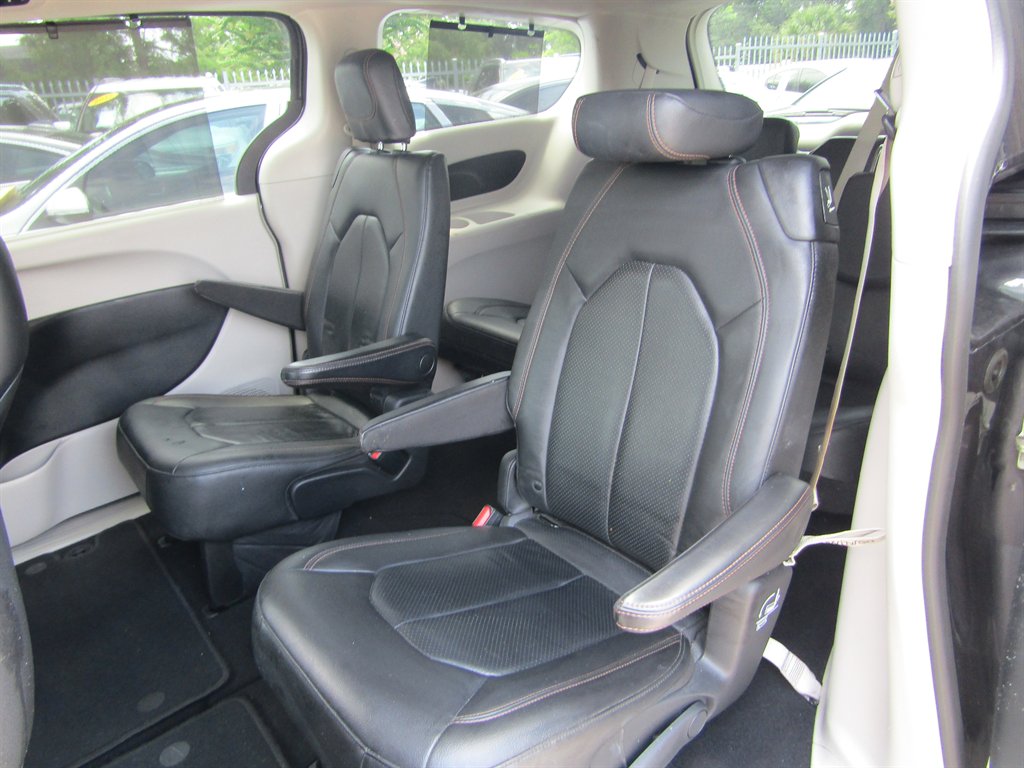 2020 Chrysler Pacifica - $11,999