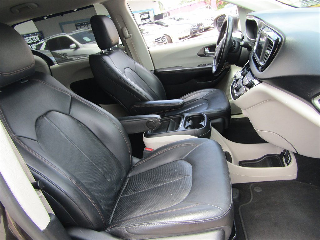 2020 Chrysler Pacifica - $11,999