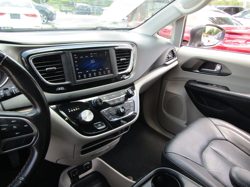 2020 Chrysler Pacifica - $11,999
