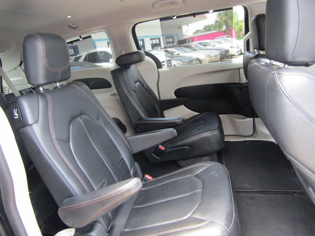 2020 Chrysler Pacifica - $11,999