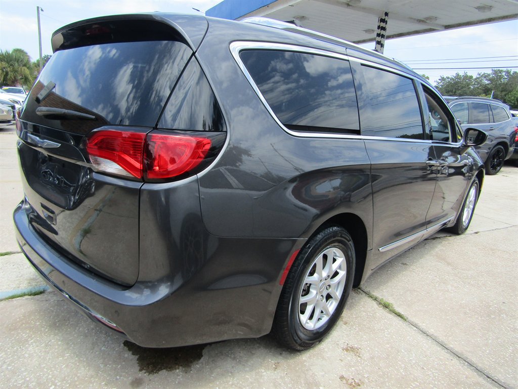 2020 Chrysler Pacifica - $11,999