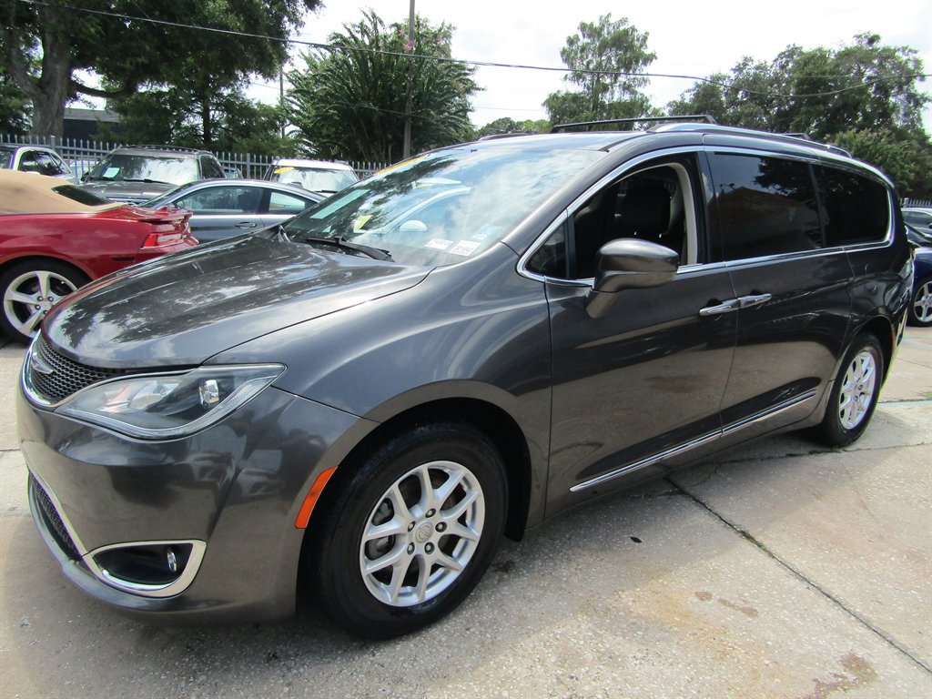 2020 Chrysler Pacifica - $11,999