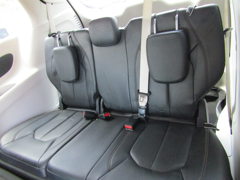 2020 Chrysler Pacifica - $11,999