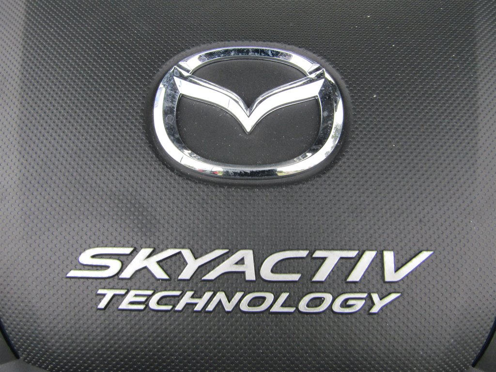 The 2014 Mazda Mazda3 i SV