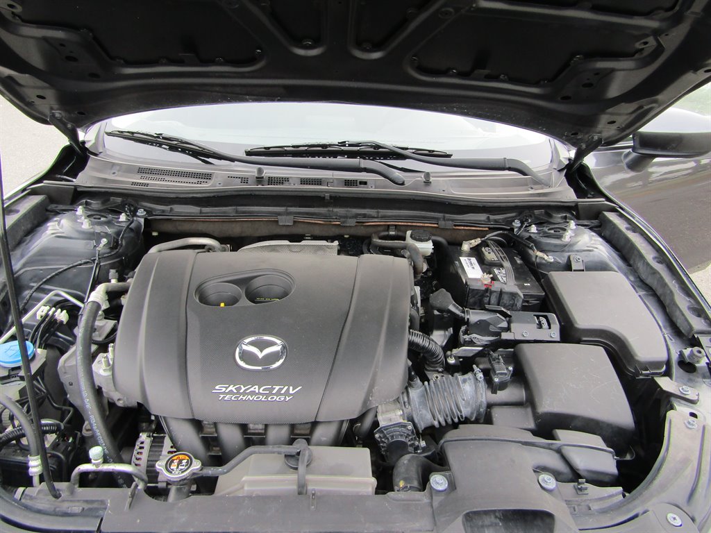 The 2014 Mazda Mazda3 i SV