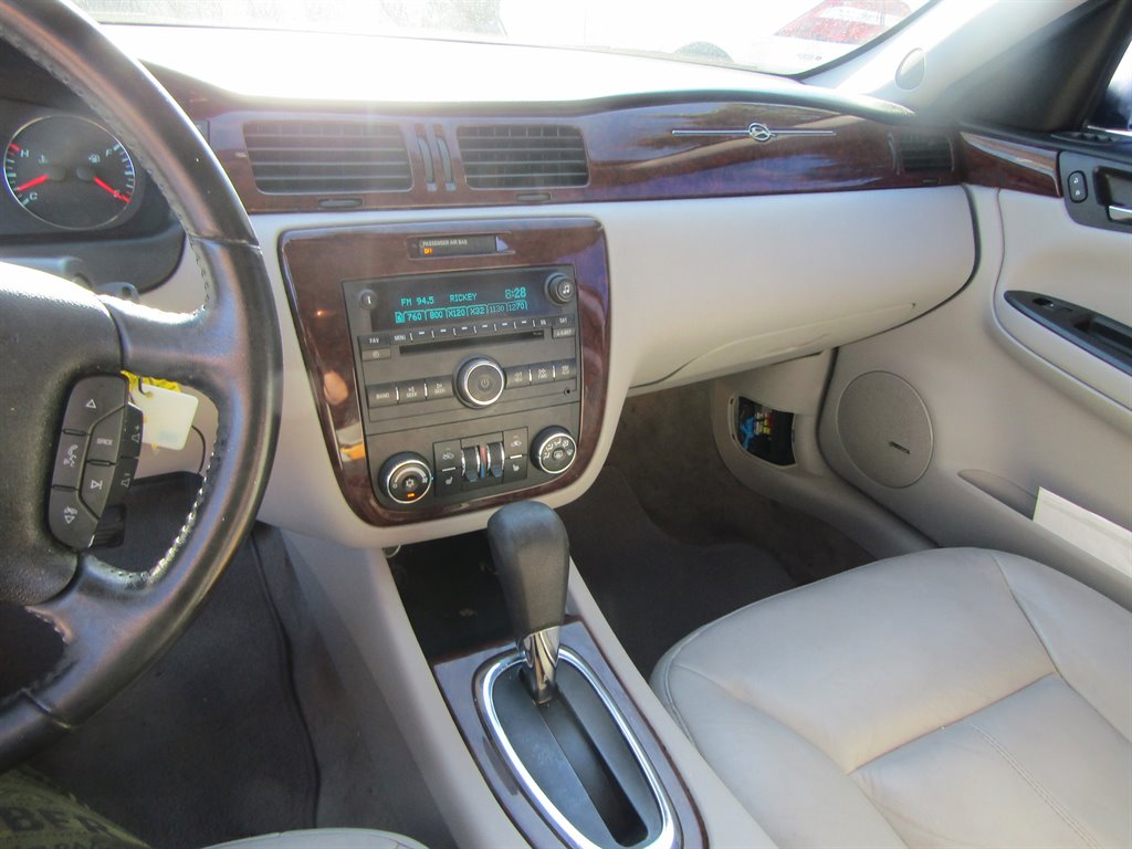 2011 Chevrolet Impala LT photo