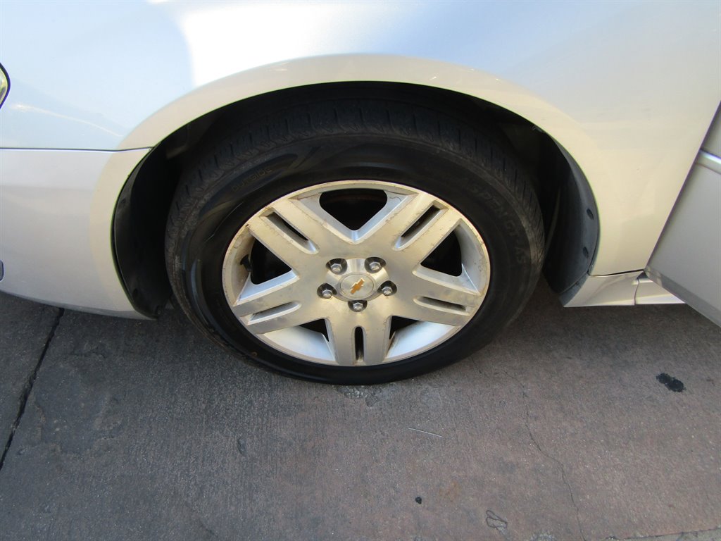 2011 Chevrolet Impala LT photo