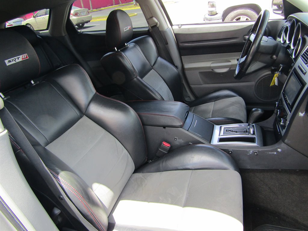 2006 Dodge Magnum SRT-8 photo