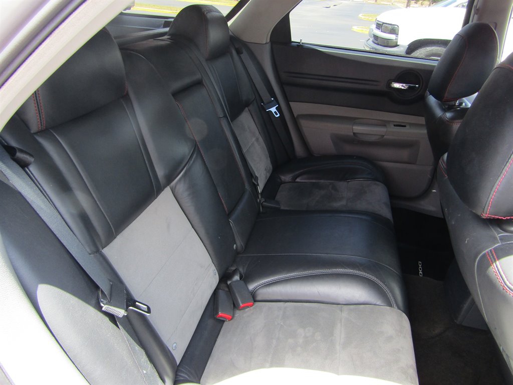 2006 Dodge Magnum SRT-8 photo