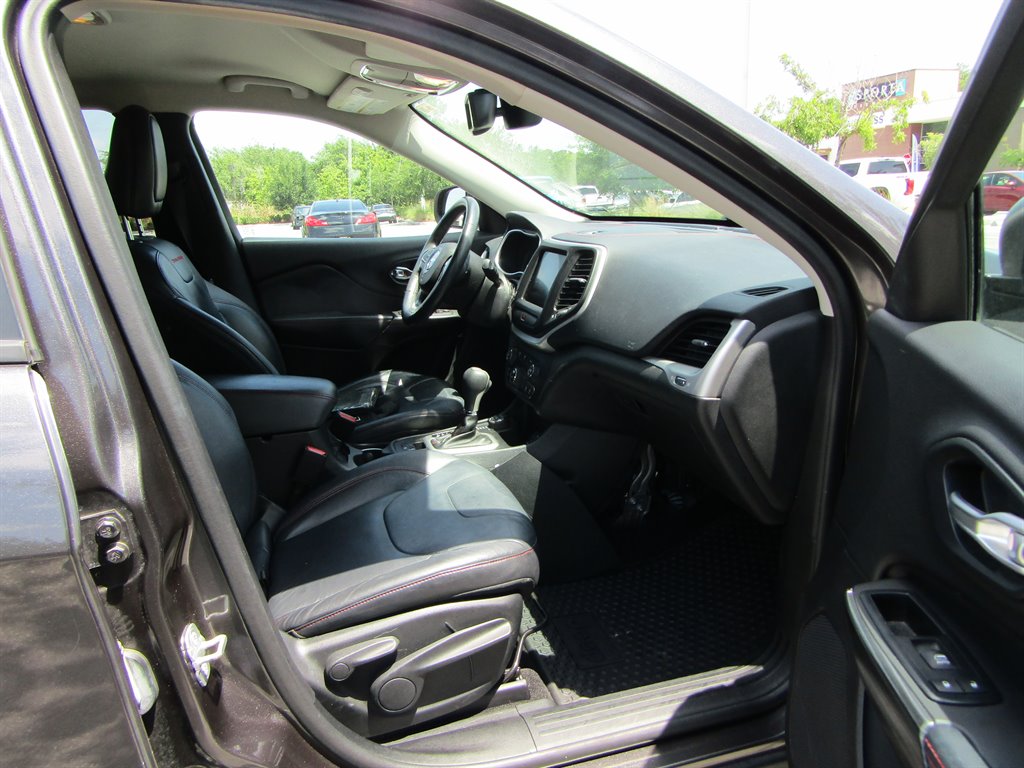 2014 Jeep Cherokee Trailhawk photo