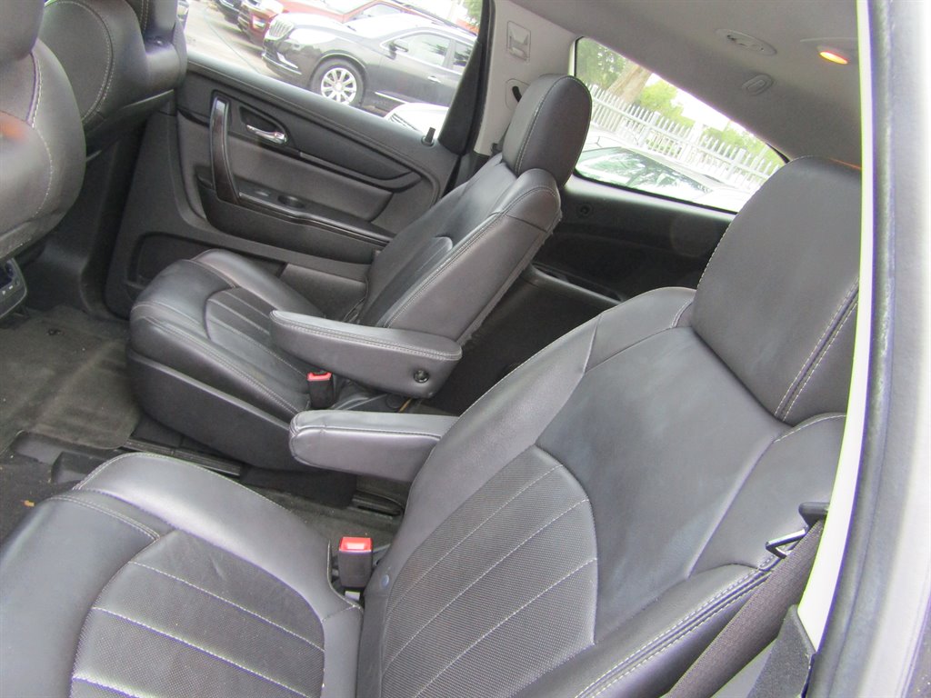 2015 Chevrolet Traverse - $8,600