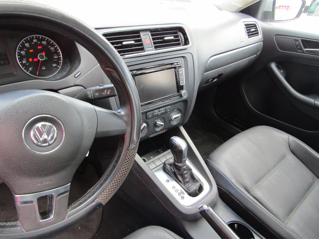 2012 Volkswagen Jetta - $3,999