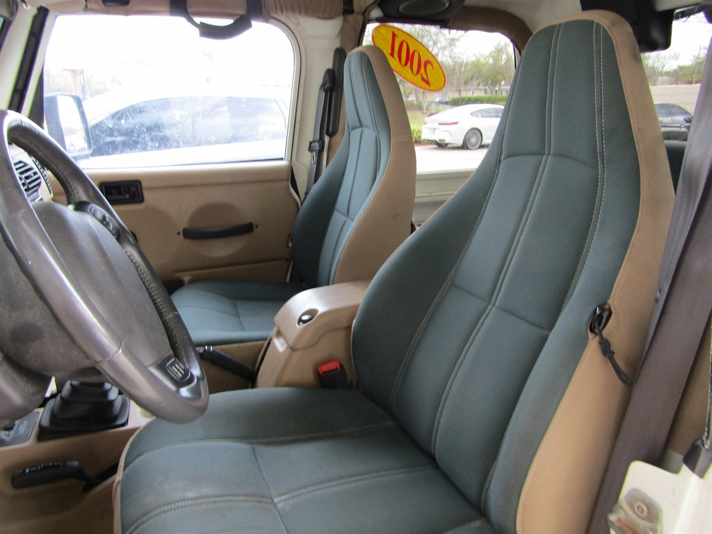 2001 Jeep Wrangler Sahara photo
