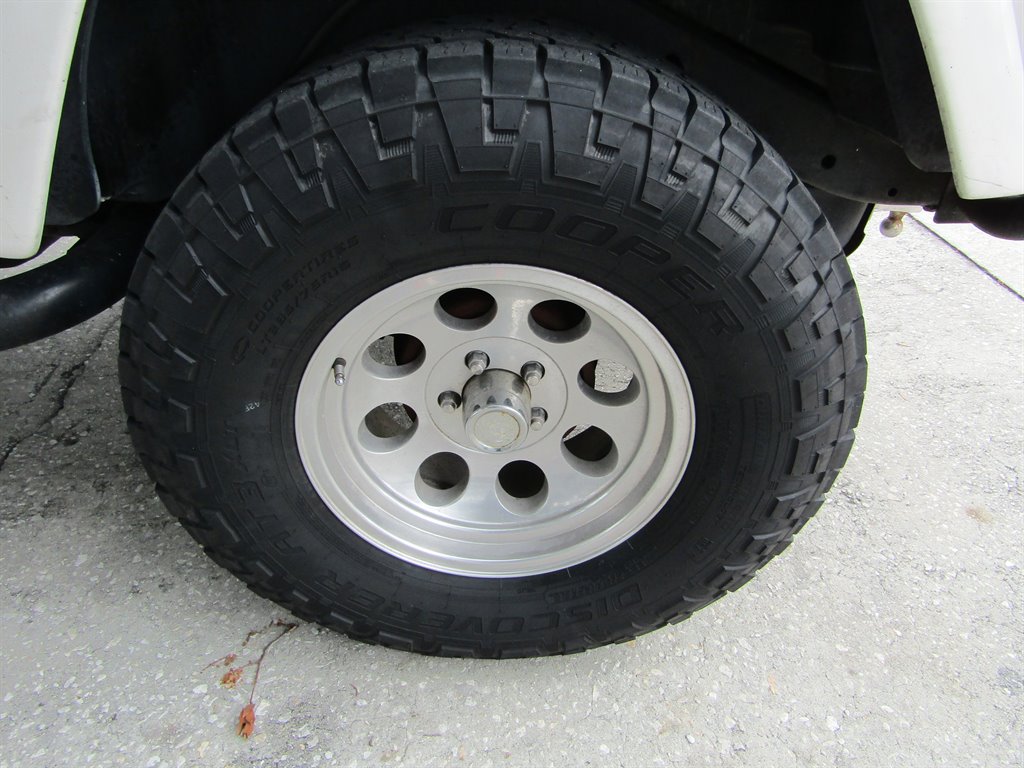 2001 Jeep Wrangler Sahara photo