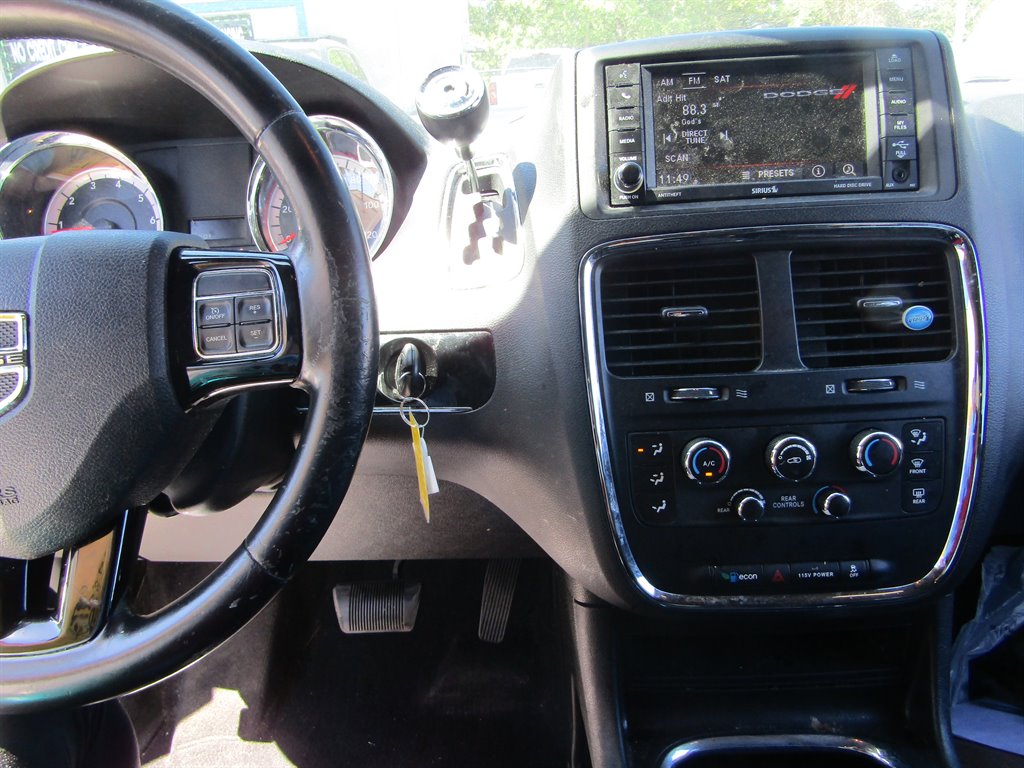2014 Dodge Grand Caravan SXT photo
