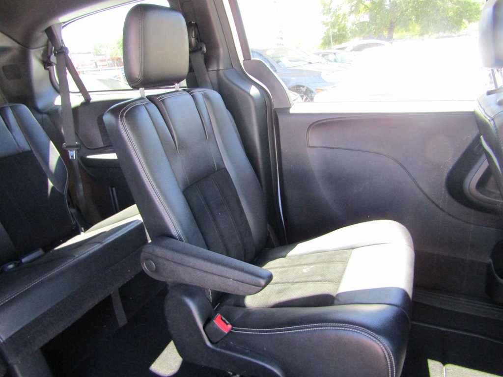 2014 Dodge Grand Caravan SXT photo