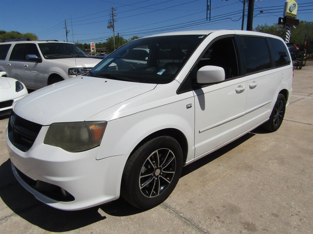 2014 Dodge Grand Caravan SXT photo