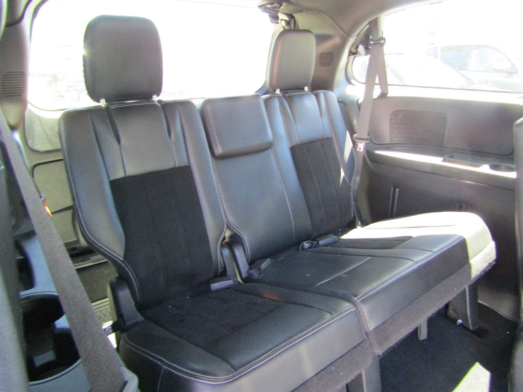2014 Dodge Grand Caravan SXT photo