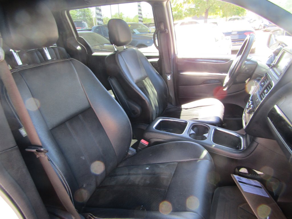 2014 Dodge Grand Caravan SXT photo