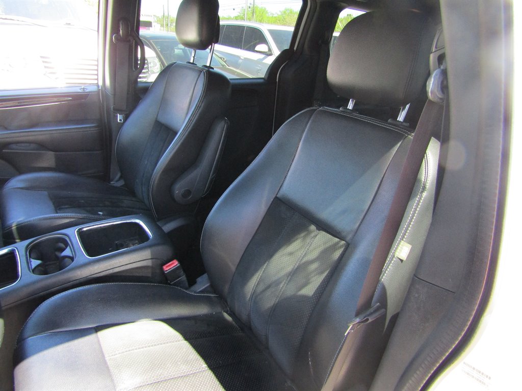 2014 Dodge Grand Caravan SXT photo