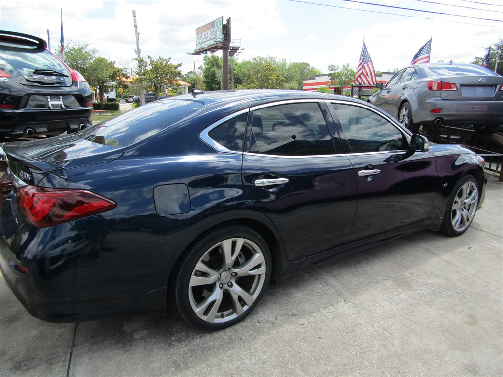 2015 Infiniti Q70 3.7 photo