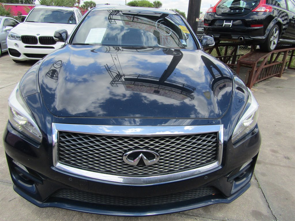 2015 Infiniti Q70 3.7 photo