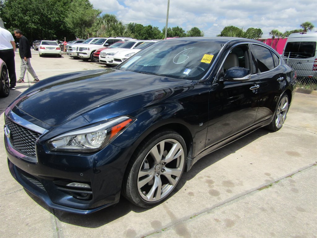 2015 Infiniti Q70 3.7 photo