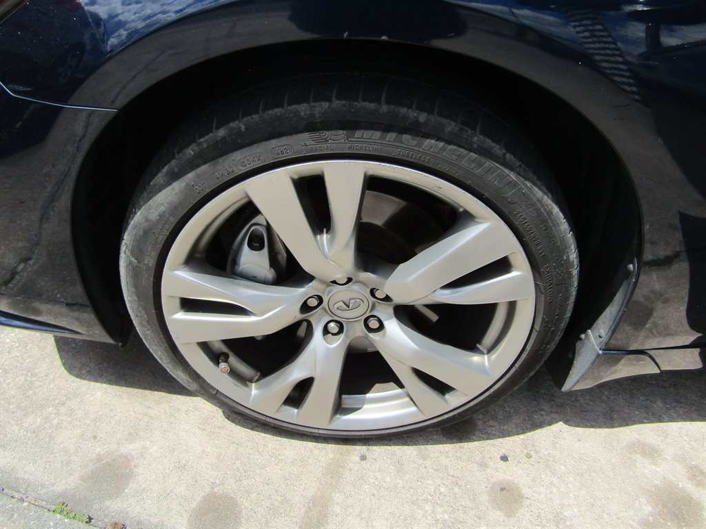 2015 Infiniti Q70 3.7 photo