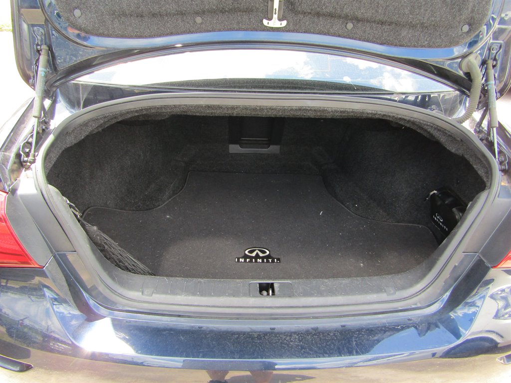 2015 Infiniti Q70 3.7 photo