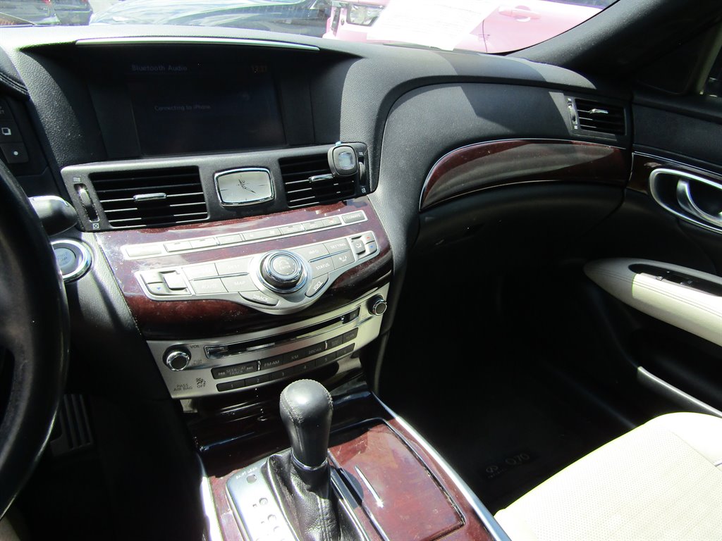 2015 Infiniti Q70 3.7 photo
