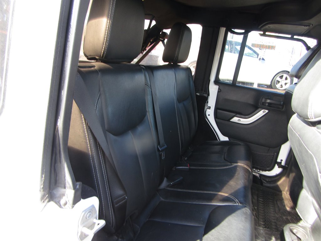 2017 Jeep Wrangler Unlimited Sahara photo