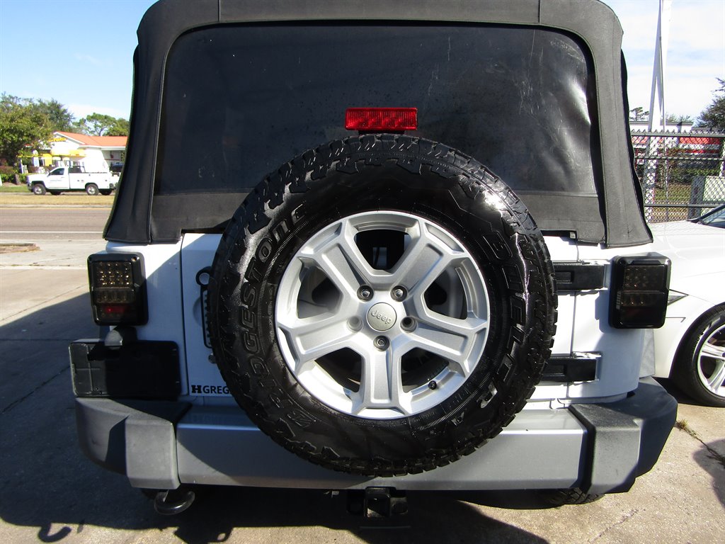 2017 Jeep Wrangler Unlimited Sahara photo