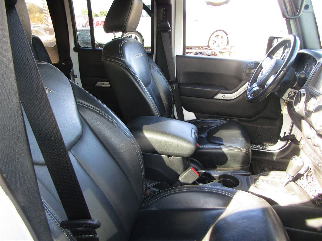 2017 Jeep Wrangler Unlimited Sahara photo