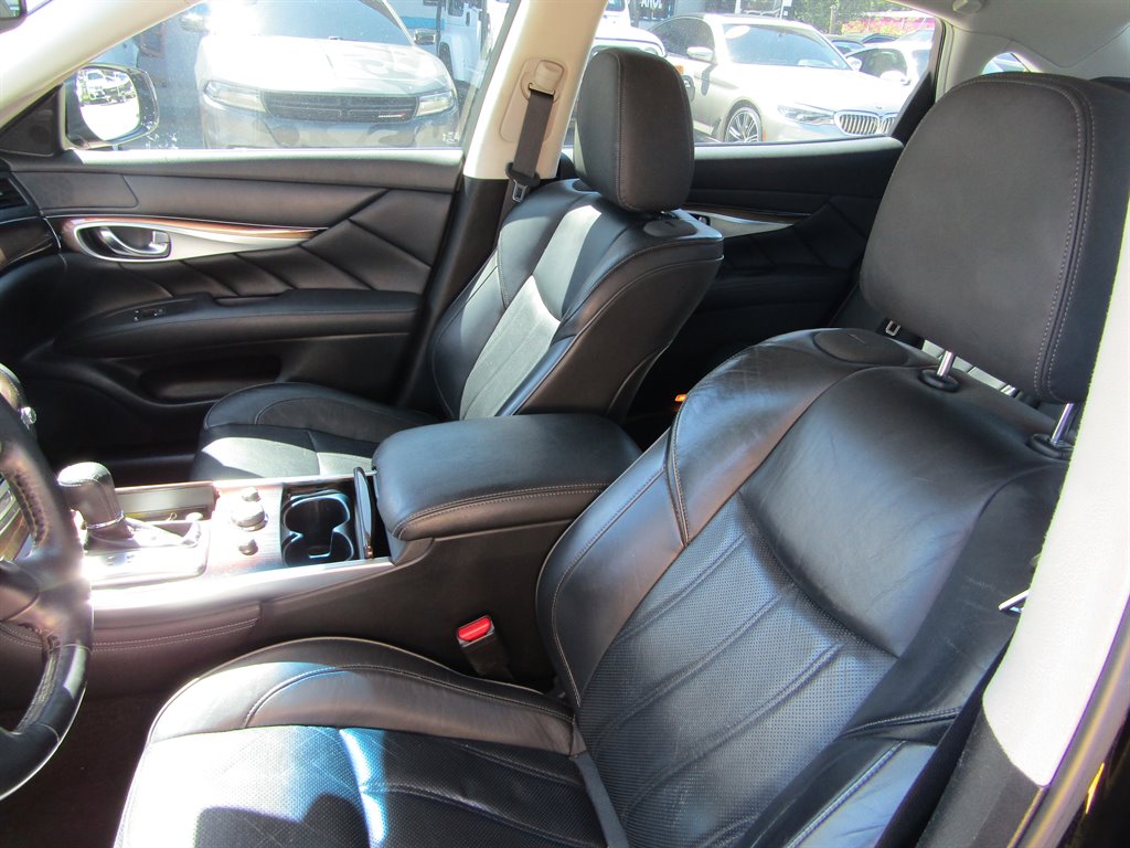 2016 Infiniti Q70L 3.7 photo