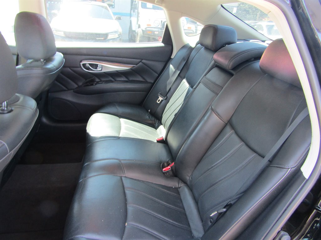 2016 Infiniti Q70L 3.7 photo