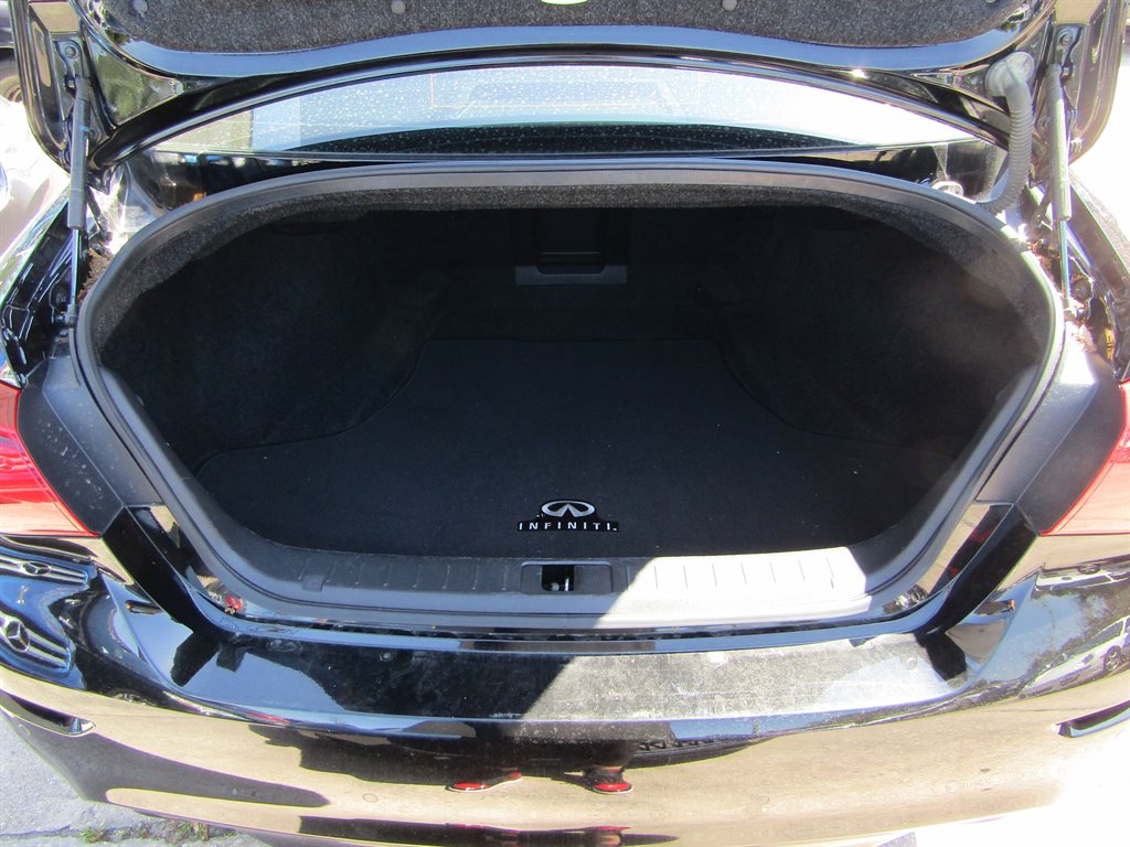 2016 Infiniti Q70L 3.7 photo