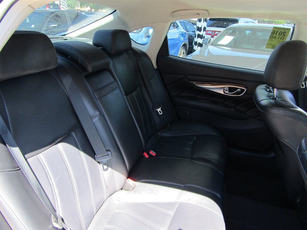 2016 Infiniti Q70L 3.7 photo